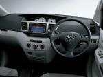 Toyota Voxy 2001 года